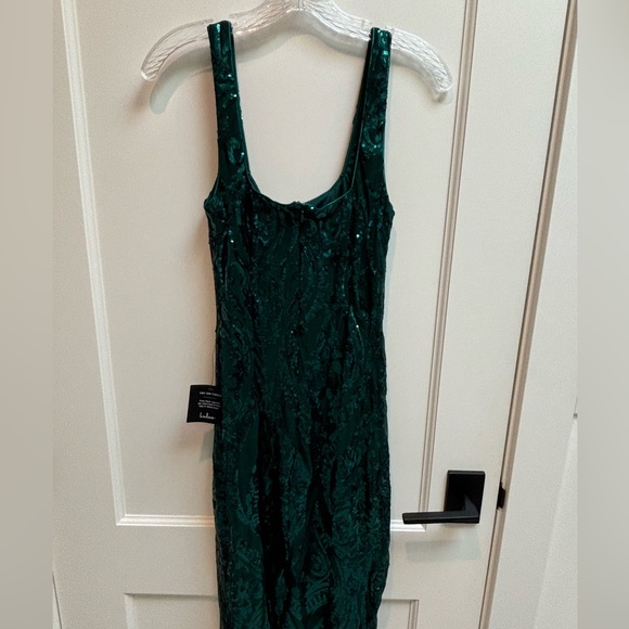 Lulu’s stunning NWT Green sequined dress - Picture 3 of 5